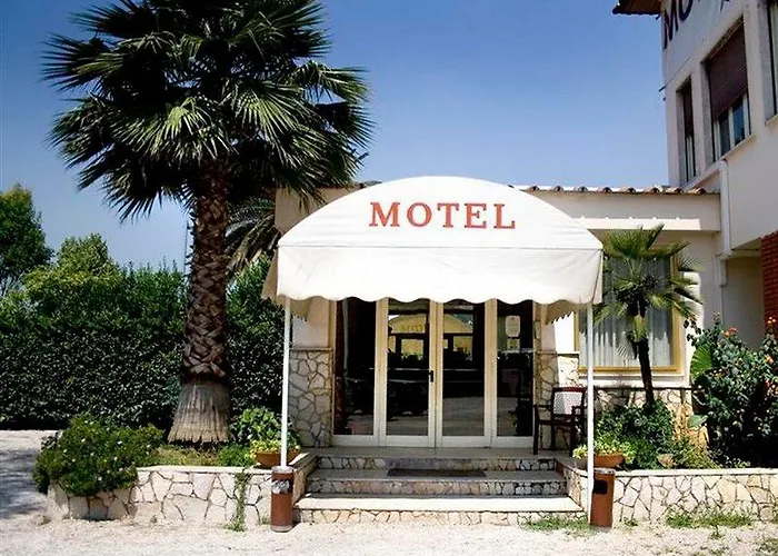 Salaria Hotel