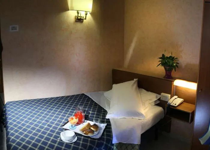 Salaria Hotel